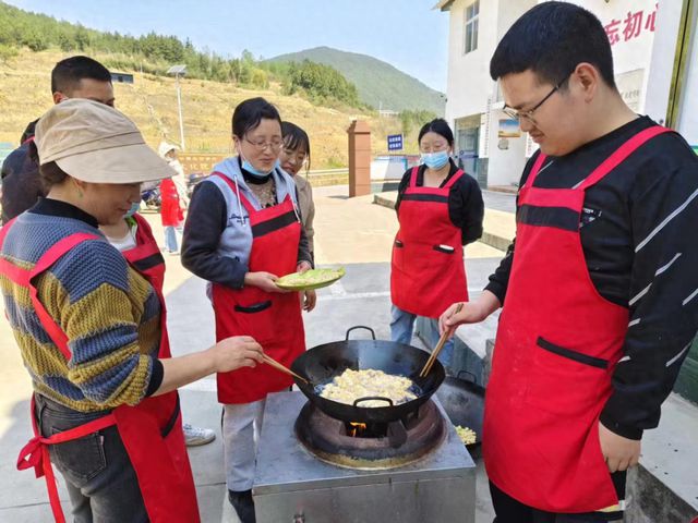 雪峰街道金山村携职业培训学校开展返乡回乡完美体育人员就业创业培训活动